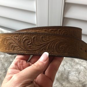 Leather rolled western belt